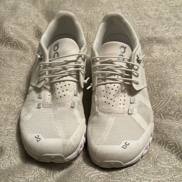 On Cloud 5 Shoes - Picture 2 of 8